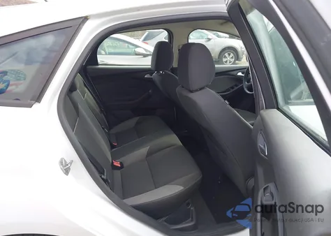 2014 Ford Focus Se z USA, uszkodzony, nr VIN 1FADP3K22EL232317